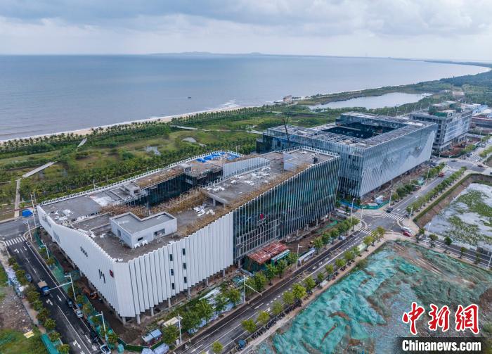 Pembinaan Pelabuhan Perdagangan Bebas Hainan Berjalan Lancar
