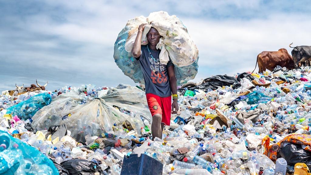 کشورهای توسعه یافته راه دیگری برای تخلیه زباله‌های مضر خود بیابند