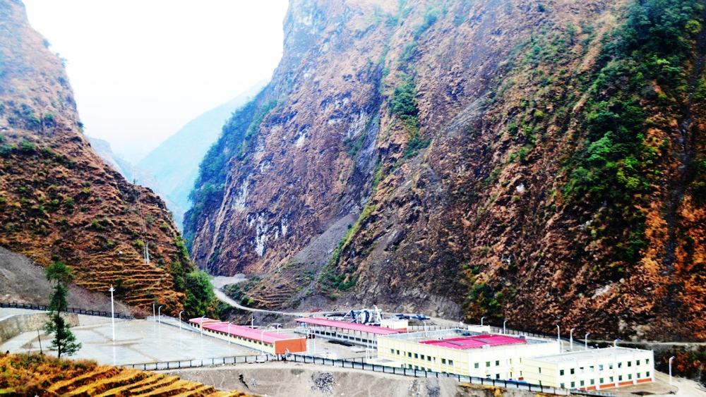 नेपाल र चीनबीचको रसुवागढीबाट तीब्र चहलपहल हुँदा तातोपानी नाका पनि खुल्ने आशा