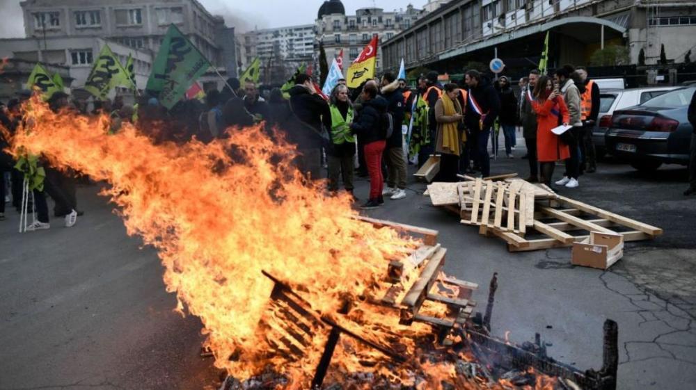 تظاهرات اعتراضی مردم فرانسه به خشونت کشیده شدا