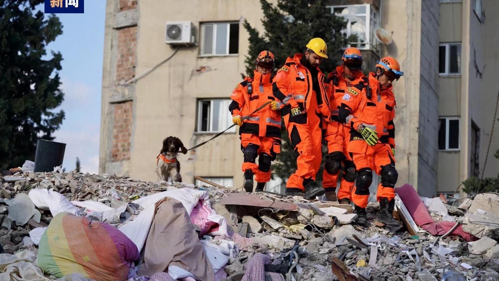 کشف یک بازمانده زلزله ترکیه از سوی تیم امداد و نجات چینا
