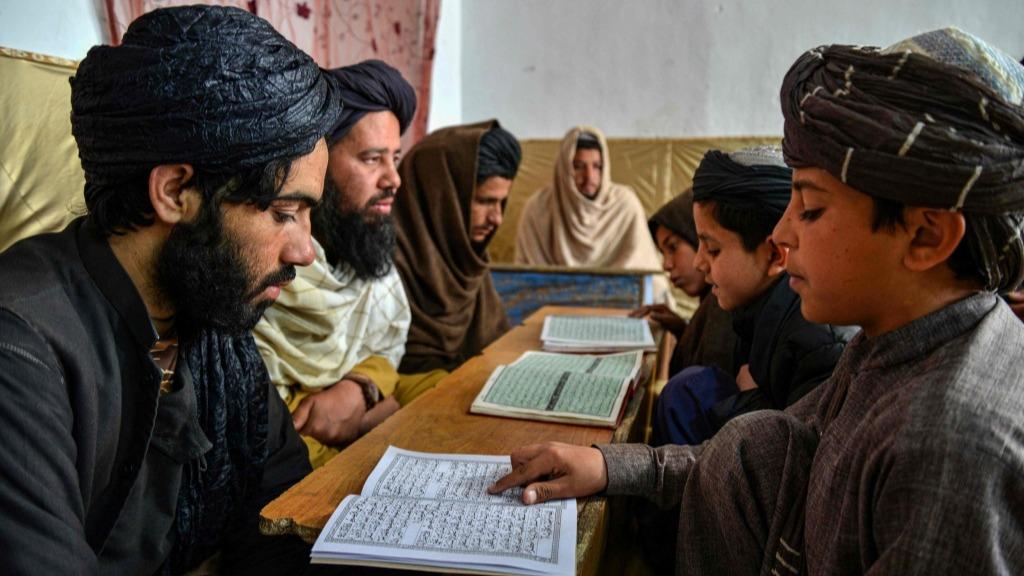 Yadda yaran kasar Afghanistan ke karanta Alkur’ani a ajujuwansu