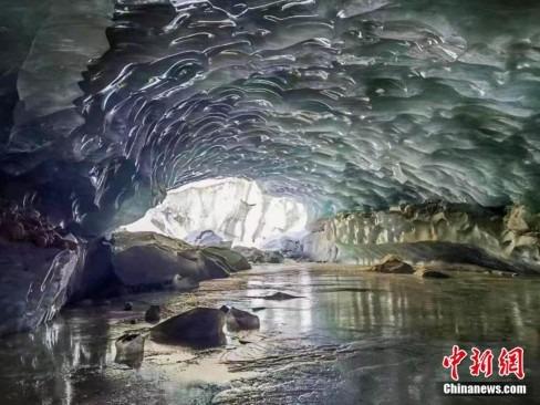 西蔵で大型の新氷洞発見　ファンタジックな世界広がる