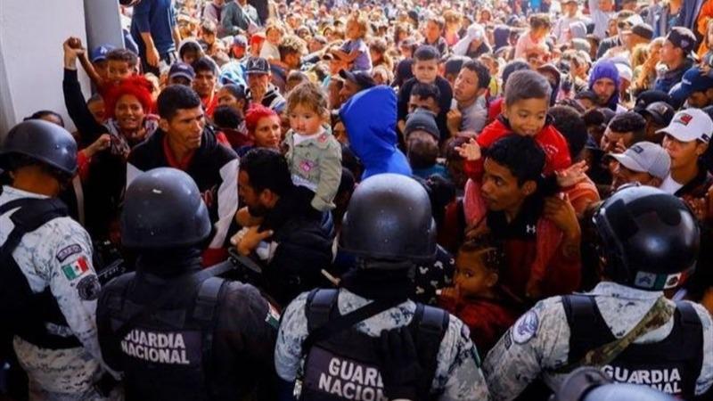 درگیری پناهجویان در مرز مکزیک با ماموران مرزی آمریکاا