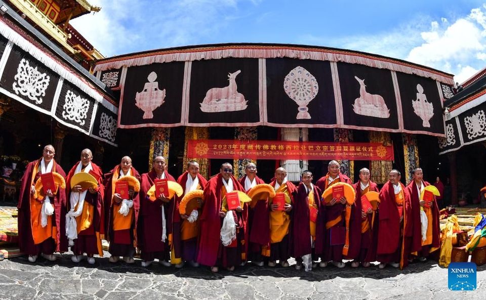 اعطای مدرک گش لارامپا به راهب تبتی