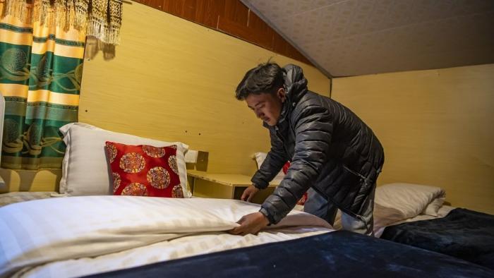 هتل های چادری باعث رونق گردشگری در کمپ اصلی قله قومولانگما می شودا