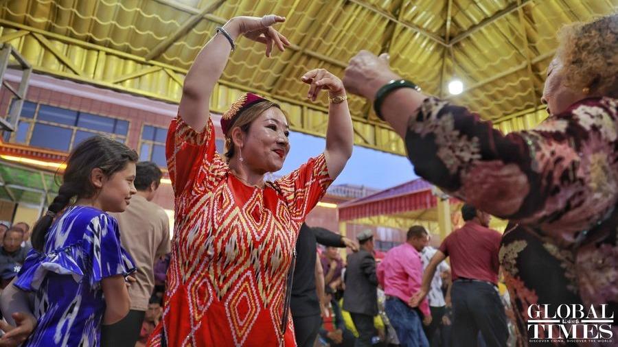 عشق به موسیقی و رقص در میان مردم اویغورا