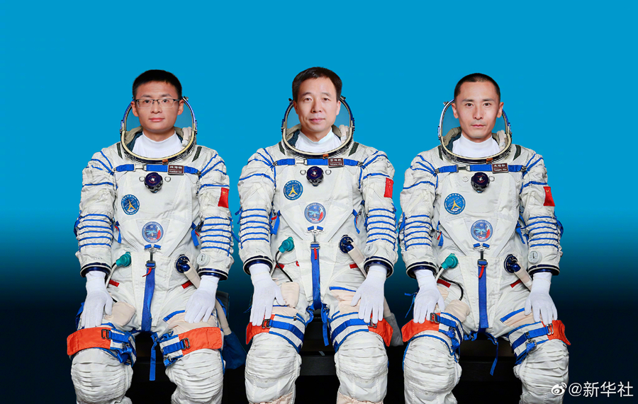 گروه‌ فضانوردان شن‌جوئو 16 به فضا می روندا
