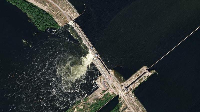 Zerstörung des Wasserkraftwerks Kachowka verurteilt