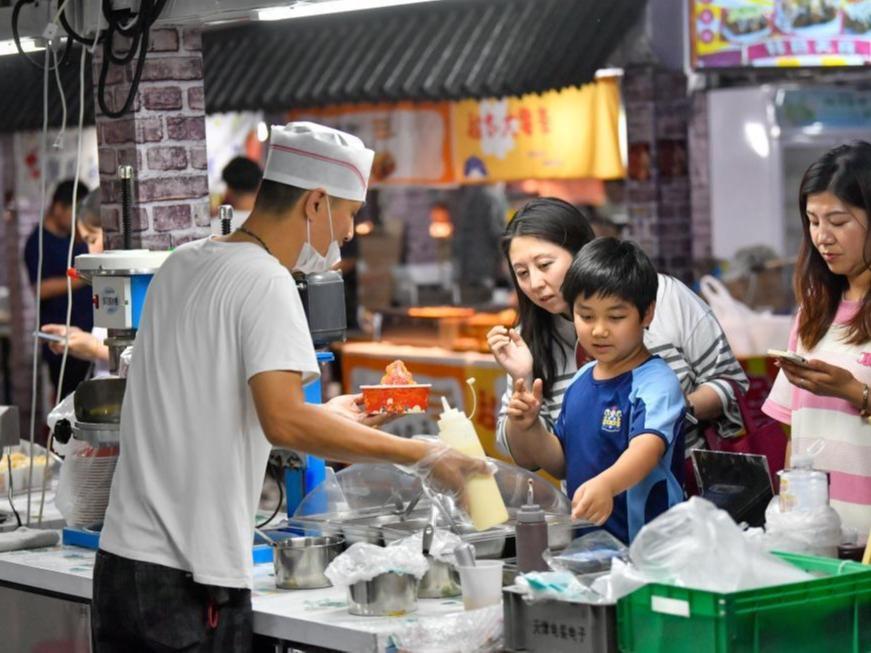 Kemeriahan Pasar Malam Paparan Kedinamikan Bandar Tianjin