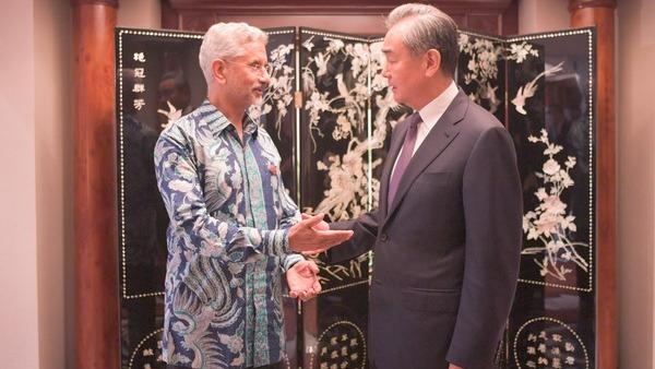 Wang Yi met the foreign ministers of India and South Korea in Jakarta