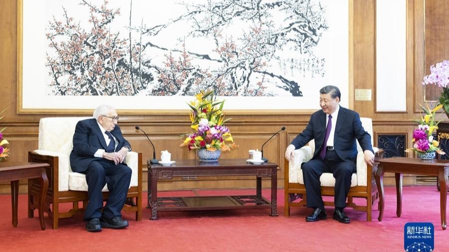 دیدار و گفت‌ و‌ گوی رهبر چین با وزیر خارجه پیشین آمریکاا