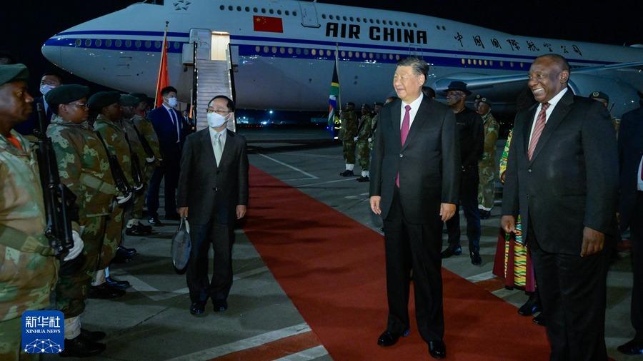(ویدئو) رئیس جمهور چین وارد ژوهانسبورگ شدا