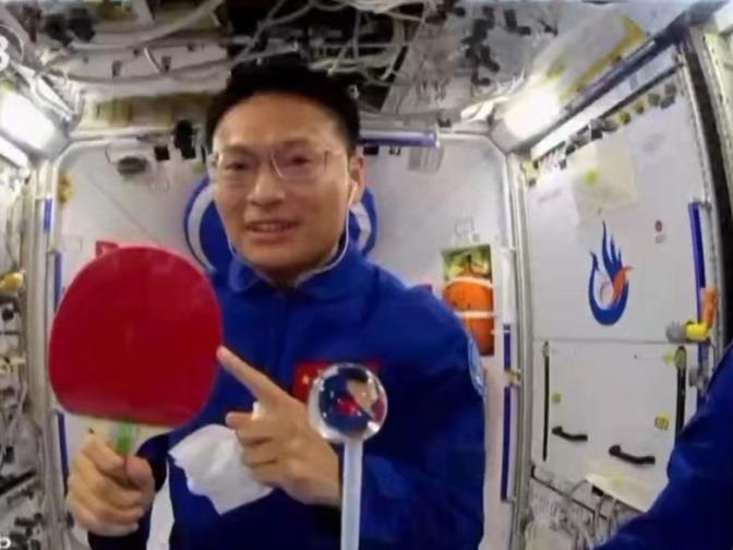 宇宙ステーションから「卓球を使わない卓球」を中国全国の青少年に披露
