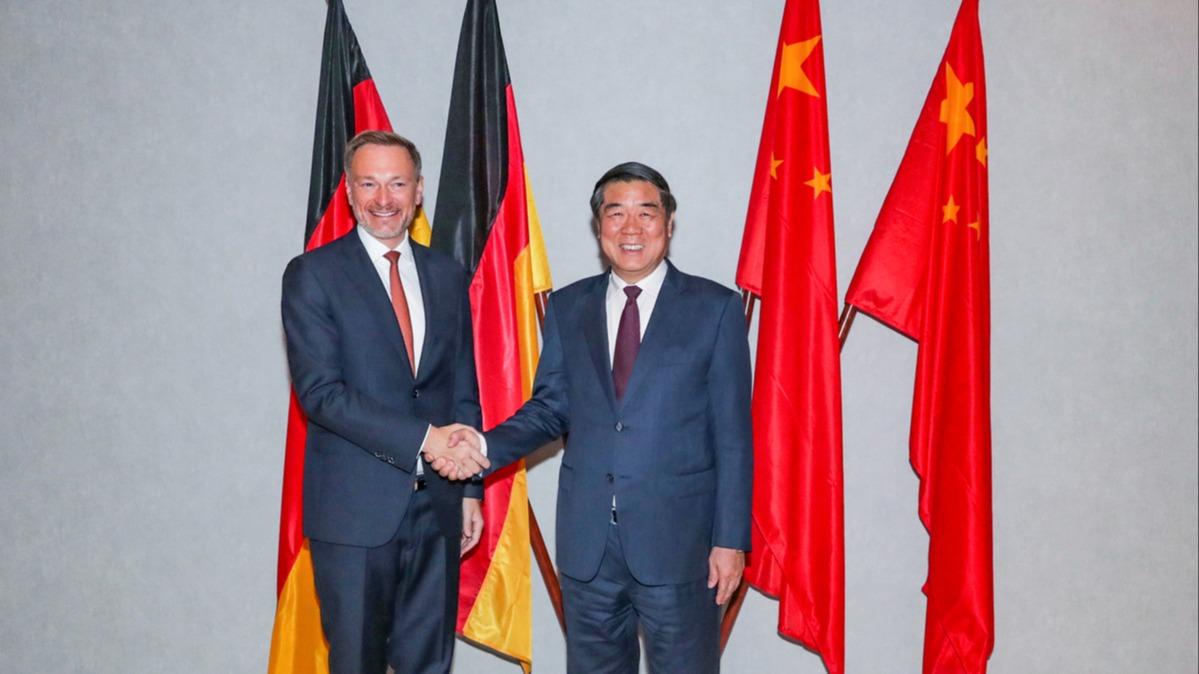 تمایل چین و آلمان برای تقویت روابط دوجانبها