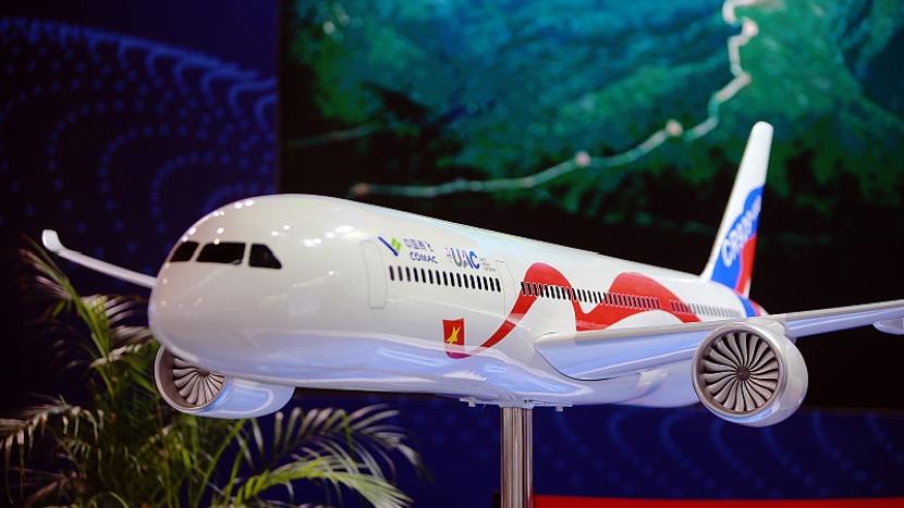 航空機用高度計(OH済み、実働品) 航空機用高度計(OH済み、実働品)