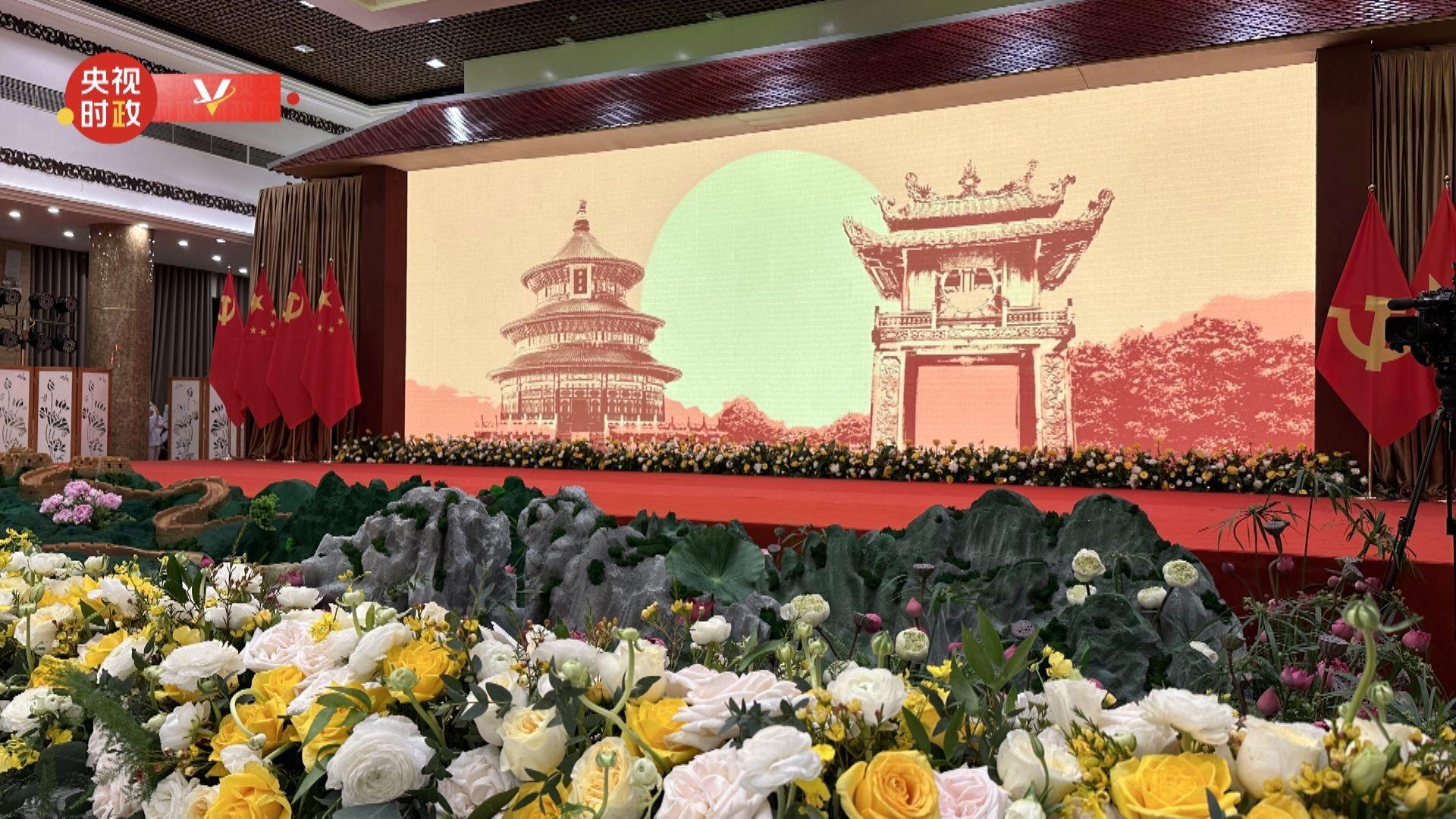 सी चिनफिङ र फङ लीयुआन भियतनामी नेता दम्पतिद्वारा आयोजित स्वागत भोजमा सहभागी