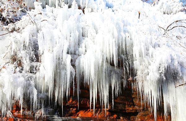 آبشار یخ زده