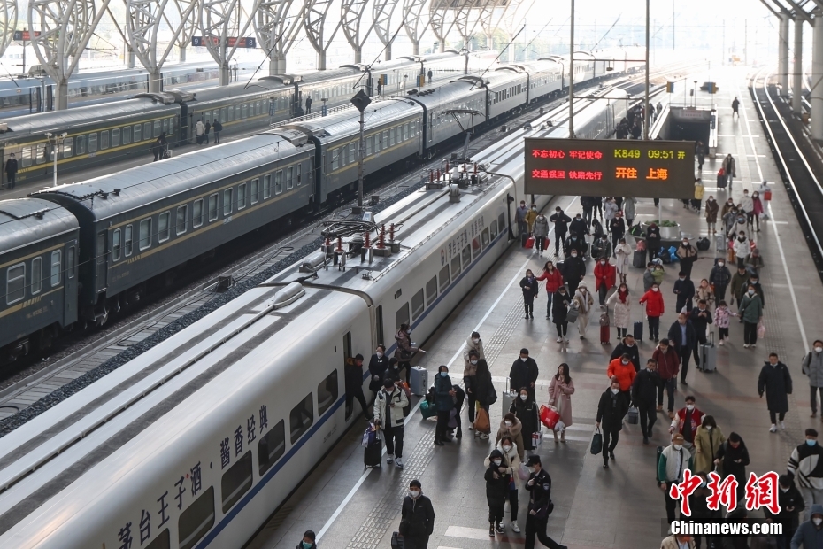 Jumlah Penghantaran Penumpang Kereta Api China Baharui Rekod pada 2023