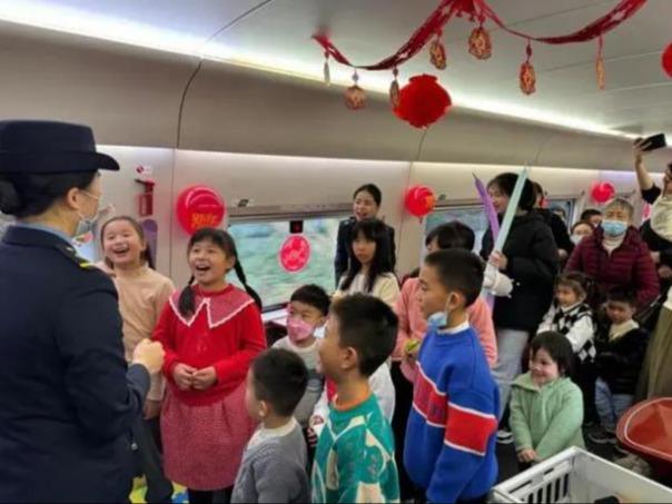 春節中 中国の高速鉄道に「子供用車両」が登場
