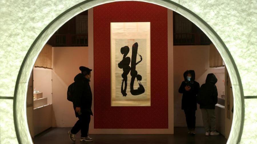 نمایش آثار باستانی به مناسبت سال اژدها در کاخ تابستانی پکن از دریچه دوربینا