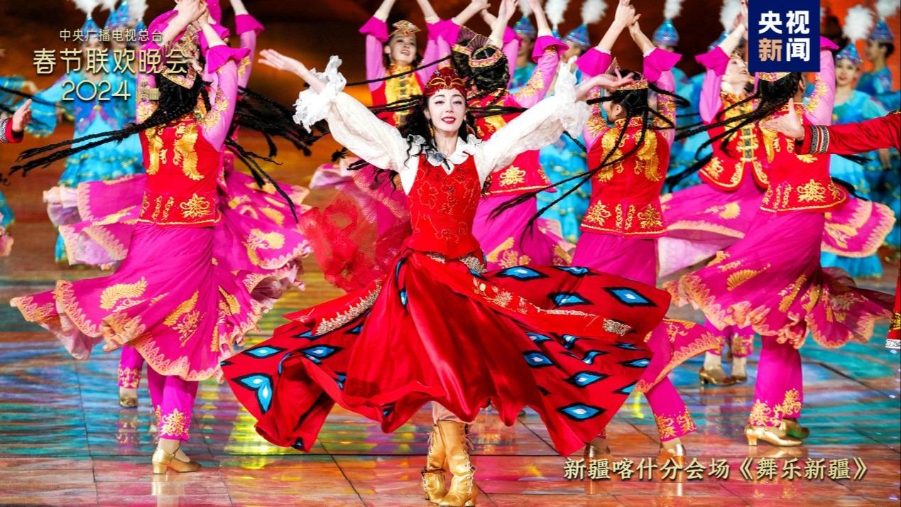 نمایش عظمت زیبایی و رفاه شین‌ جیانگ با یک اجرای 8 دقیقه‌ای در شب‌نشینی عید بهار