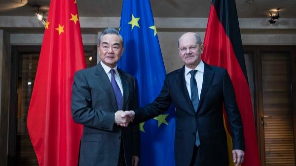 دیدار صدر اعظم آلمان با وزیر خارجه چینا
