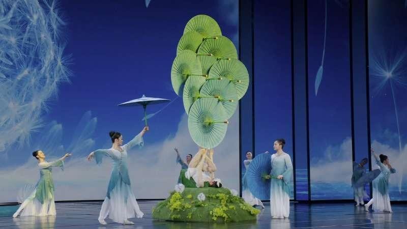 اجرای نمایش آکروبات «آسمان قاصدک» در شب نشینی «جشن فانوس» رادیو و تلویزیون مرکزی چینا