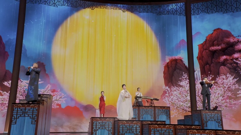 برنامه هنری «ابرهای رنگارنگ در تعقیب ماه»در شب نشینی «جشن فانوس» رادیو و تلویزیون مرکزی چینا