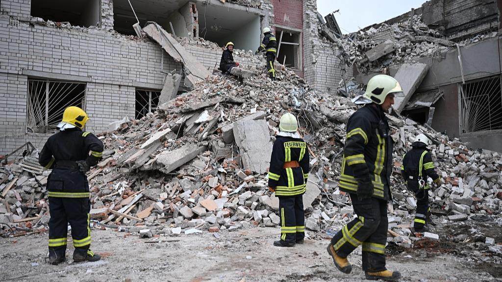 در حمله موشکی به شهر چرنیهیو اوکراین دست کم ۱۵ نفر کشته شدندا