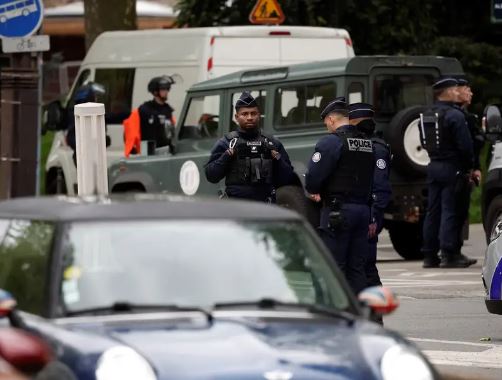 بازداشت مردی که تهدید به منفجر کردن خود در کنسولگری جمهوری اسلامی در پاریس کردا