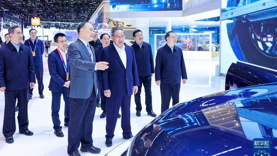 تاکید نخست وزیر چین بر توسعه خودروهای هوشمند انرژی جدید مجهز به اینترنت اشیاءا