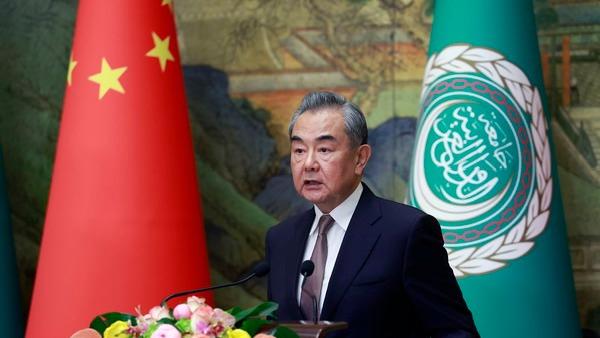 وزیر خارجه چین: دهمین کنفرانس وزیران مجمع همکاری چین و کشورهای عربی با موفقیت کامل برگزار شدا