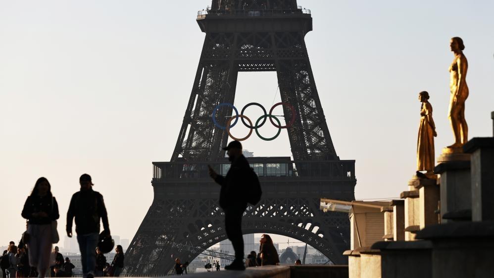 نصب حلقه‌های المپیک روی برج ایفل به روایت دوربینا