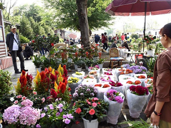 Rasai Kesibukan Pasar Bunga di Yunnan