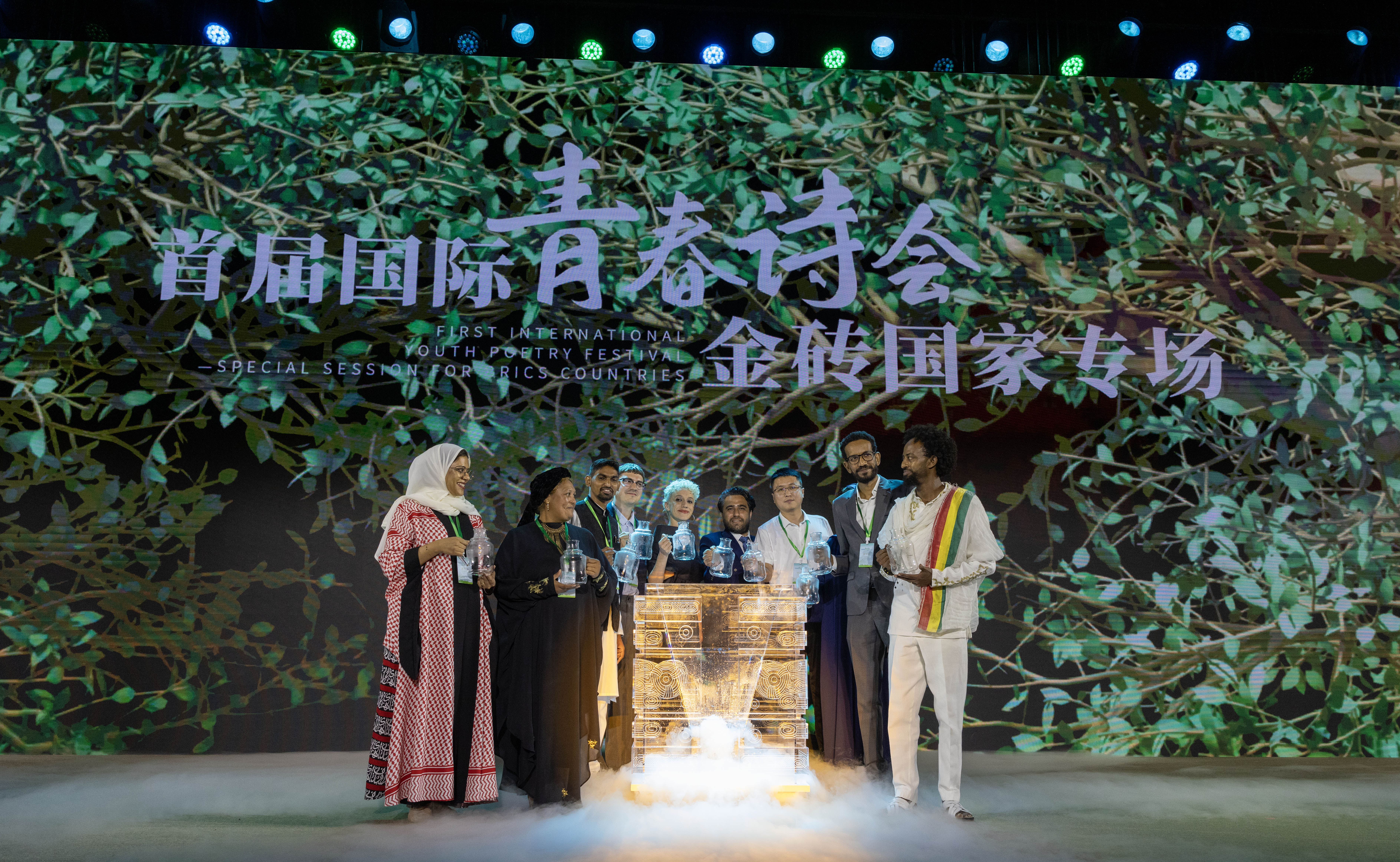 نخستین جشنواره بین‌المللی شعر جوانان در «هانگ‌جوئو» افتتاح شدا