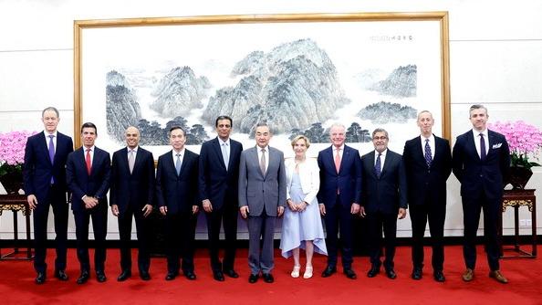 دیدار «وانگ یی» با رئیس هیات مدیره «شورای تجاری آمریکا-چین»ا