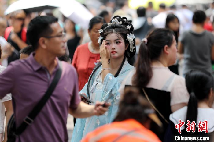 Jalan Muslim di Xi'an Dibanjiri Pelancong