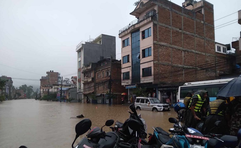 नेपालमा अविरल वर्षासँगै बाढी पहिरो, १० जनाको मृत्यु, चीन र भारत जोड्न मार्ग पनि प्रभावित