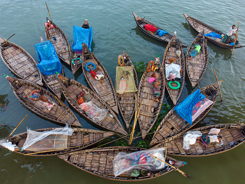 বুড়িগঙ্গা নদীর ‘ডিঙ্গি নৌকা’