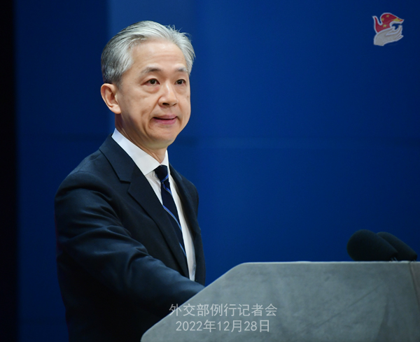 Zëdhënësi Wang Wenbin në konferencë shtypi, 28 dhjetor 2022, Pekin(Foto:Ministria e Punëve të Jashtme e Kinës))