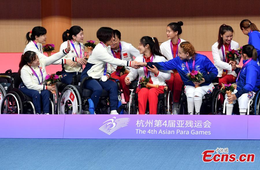 Αθλήτριες αγωνίζονται κατά τη διάρκεια του τελικού της ομάδας γυναικών στους 4ους Ασιατικούς Αγώνες Para Games στο Χανγκτζόου, στην επαρχία Τζετζιάνγκ της ανατολικής Κίνας, στις 24 Οκτώβρη 2023. (Φωτογραφία: China News Service/Lv Ming)