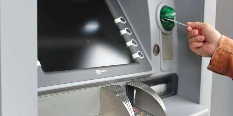 Pagesat në ATM  (Foto Scan tv)