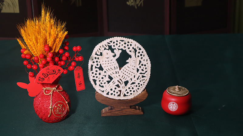 Η φωτογραφία δείχνει το τσαπάο, ένα επιδόρπιο που φτιάχνεται από ένα είδος βατόμουρου και χρησιμοποιείται για την παρασκευή τσαγιού, σε φλιτζάνια στην πόλη Γιουλίν, στην αυτόνομη περιφέρεια Γκουανγκσί Τζουάνγκ της νότιας Κίνας. (Φωτογραφία του τμήματος δημοσιότητας του περιφερειακού συμβουλίου του Κομμουνιστικού Κόμματος της Κίνας Yuzhou)