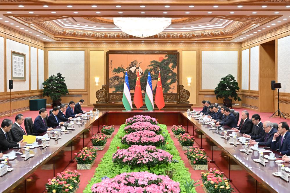 Ο Κινέζος Πρόεδρος Σι Τζινπίνγκ έχει συνομιλίες με τον Πρόεδρο της Δημοκρατίας του ΟυζμπεκιστάνΣαβκάτ Μιρζίγιοεφ στη Μεγάλη Αίθουσα του Λαού στο Πεκίνο, πρωτεύουσα της Κίνας, 24 Ιανουαρίου 2024. Ο Πρόεδρος Μιρζίγιοεφβρίσκεται στην Κίνα για κρατική επίσκεψη. (Xinhua/Yue Yuewei)