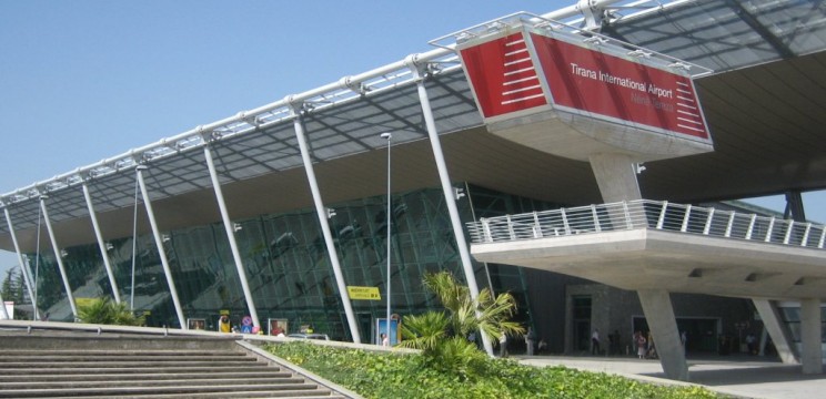 Aeroporti shqiptar (Foto Airnews)