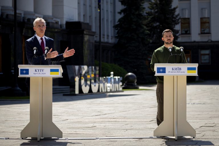 Stoltenberg dhe Zelenski (Foto ATSH)