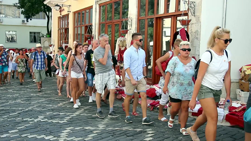 Turistë të huaj në Gjrokastër (Foto Kapitali.al)