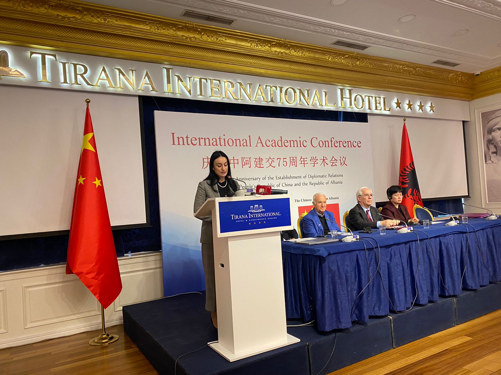 Konferencë Akademike Ndërkombëtare për 75-vjetorin e marrëdhënieve diplomatike Shqipëri-Kinë (Foto CMG) (6)