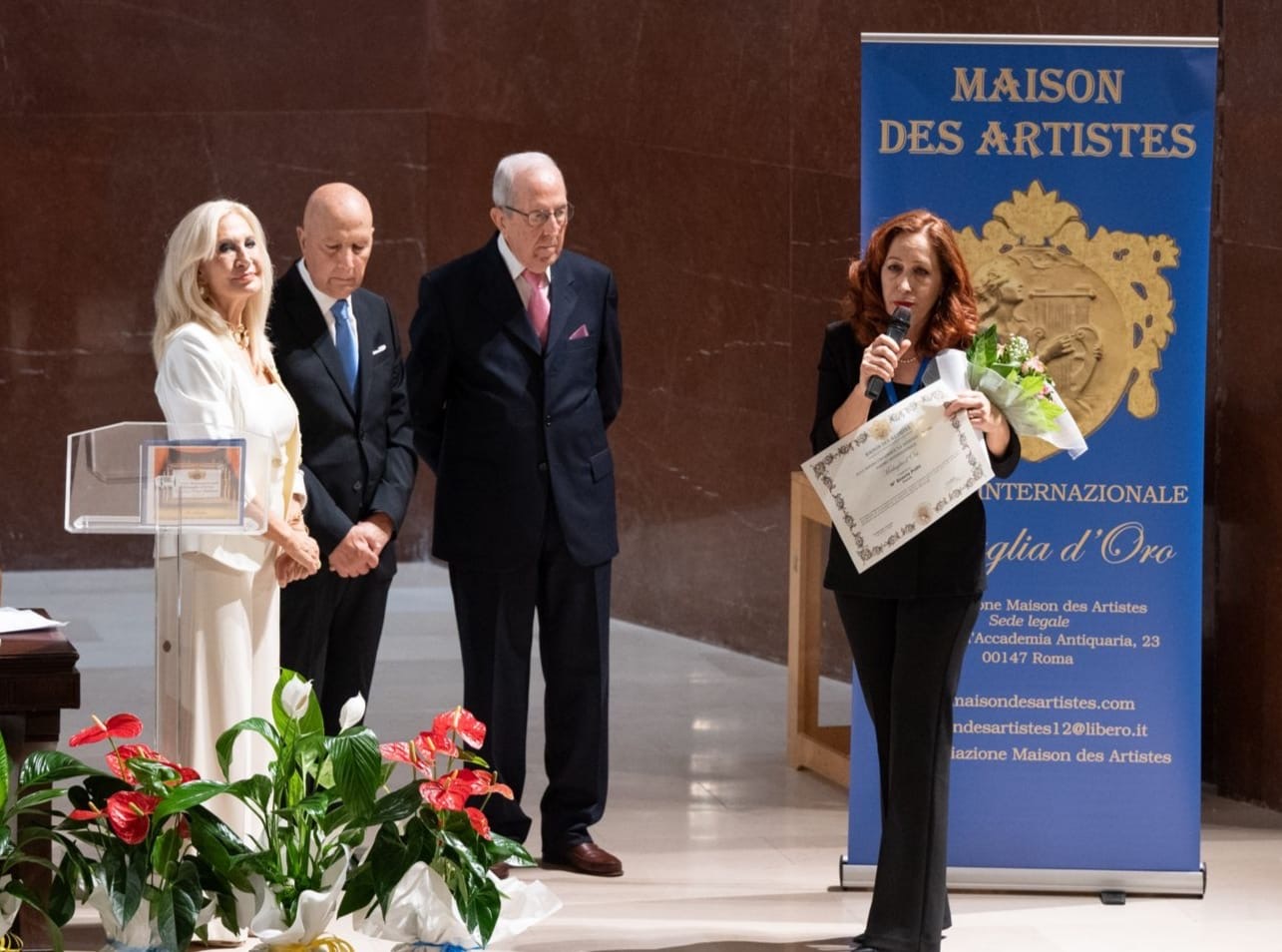 Kozeta Prifti gjatë ceremonisë së vlerësimit si artistja e vitit në Itali (Foto personale)